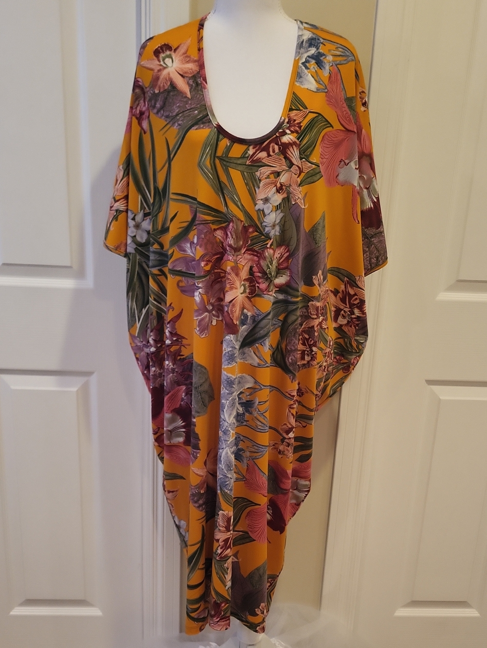 Coldesina kaftan-style cover-up dress, showcasing a vibran Dress with Scoop Neck